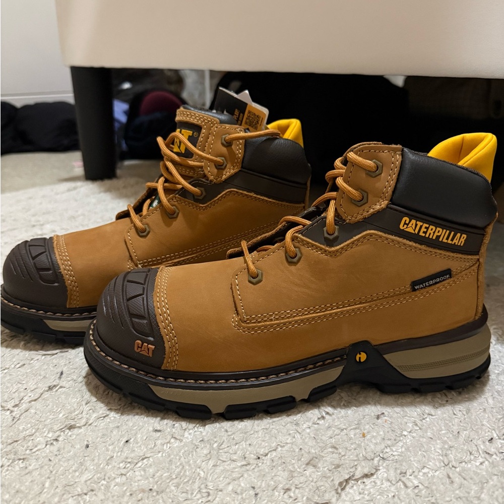 NWT Cat women’s boots CSA approved